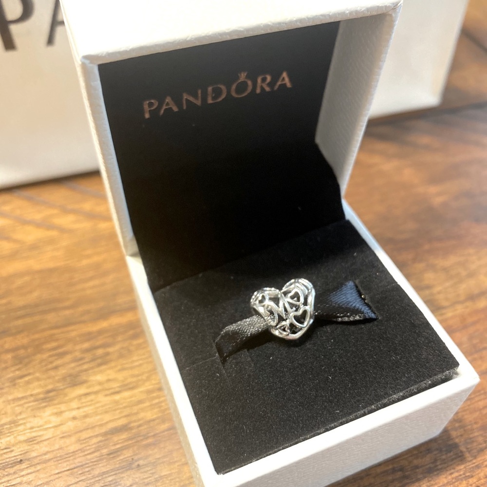 🎈 PANDORA charm NEW 💫